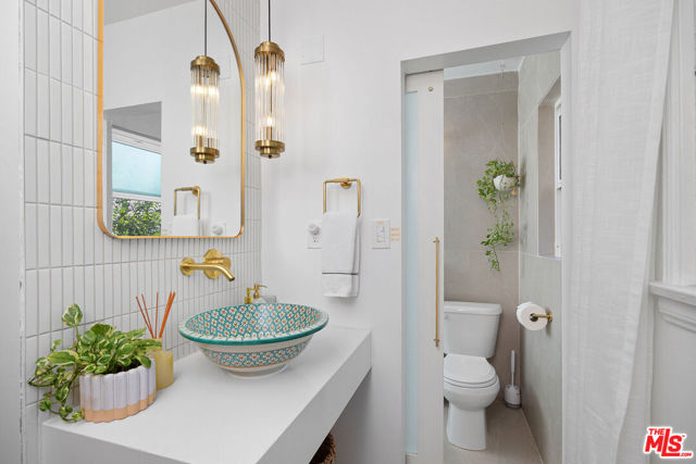 651 N Kilkea Drive, Los Angeles CA: https://media.crmls.org/mediaz/ce8e637d-78d3-4d88-9bc3-32c1bc7aaddb.jpg