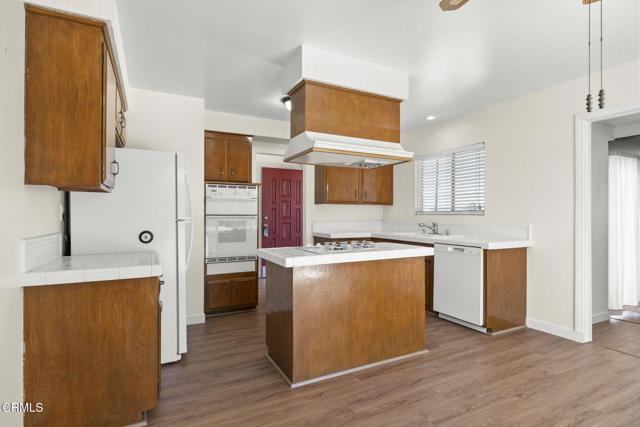 220 Lantana Street, Camarillo CA: https://media.crmls.org/mediaz/ce8ef42e-f20f-4581-aeca-391d255bcc1e.jpg