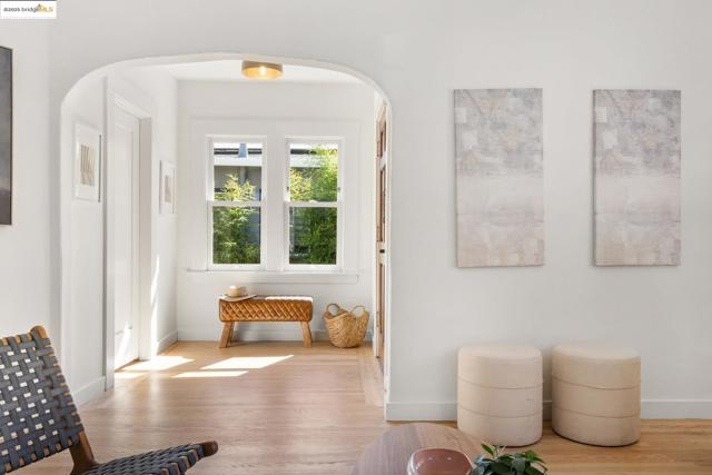 4008 Woodruff Ave, Oakland CA: https://media.crmls.org/mediaz/ce8ef805-3fc5-4d57-b64d-7a0b77fb0001.jpg