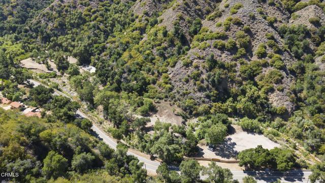 16825 Maricopa Highway, Ojai CA: https://media.crmls.org/mediaz/ce906f78-61d2-49bf-86f6-c5479ad0b12c.jpg