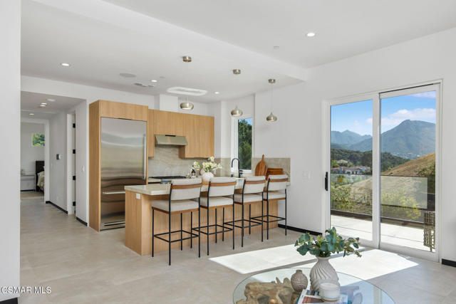 118 Giles Road, Lake Sherwood CA: https://media.crmls.org/mediaz/ce90dc00-2ae0-4f06-b949-797b46ade4b7.jpg
