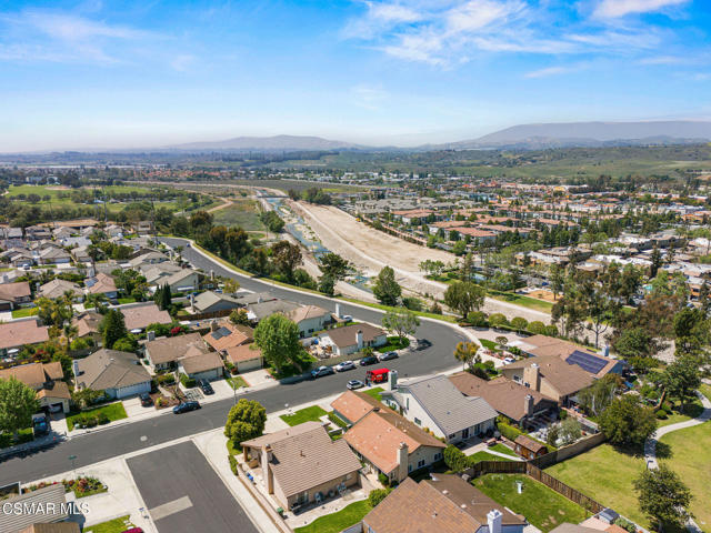 4570 N Vistapark Drive, Moorpark CA: https://media.crmls.org/mediaz/ce910a47-8ff2-42f1-b193-a9b0ad496a56.jpg