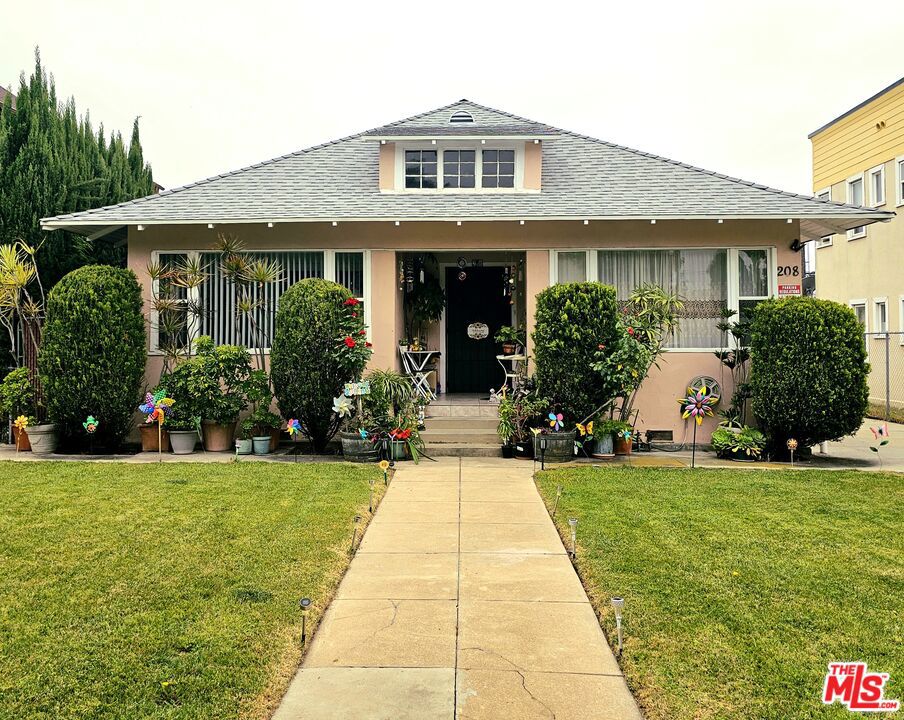 208 E Maple Street, Glendale, CA 91205
