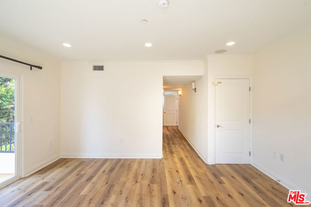 1529 S BEVERLY Drive, Los Angeles CA: https://media.crmls.org/mediaz/ce92f255-2ad3-4ed7-8d2d-ff79378d7fd5.jpg