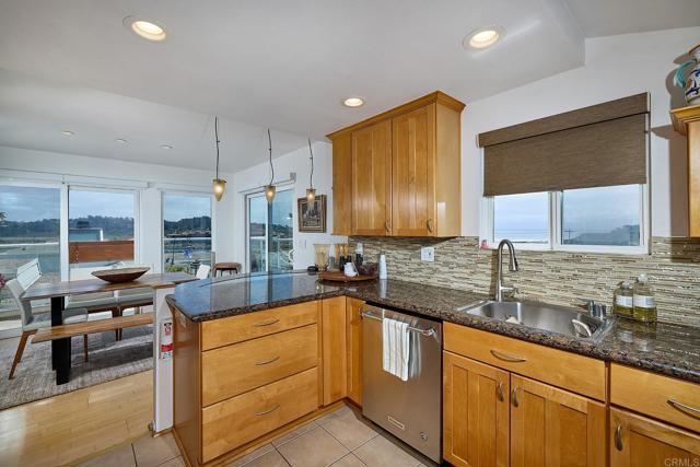 Detail Gallery Image 13 of 32 For 307 Longden Lane, Solana Beach,  CA 92075 - 2 Beds | 2/1 Baths