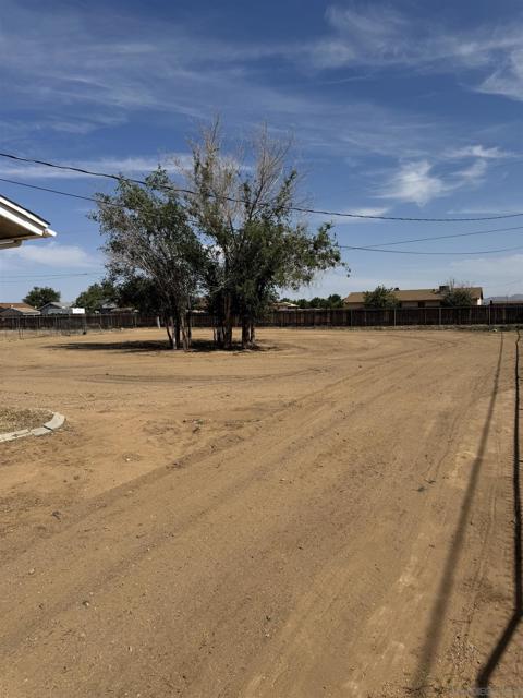22394 Lone Eagle Rd, Apple Valley CA: https://media.crmls.org/mediaz/ce93b2fc-98a9-4e48-b167-b0e6ebaa4b3b.jpg