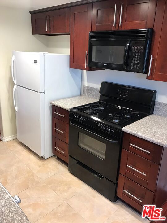 1652 COLBY Avenue, Los Angeles CA: https://media.crmls.org/mediaz/ce94f0f8-a3bd-4c63-a1dc-6ce8b6609d6c.jpg