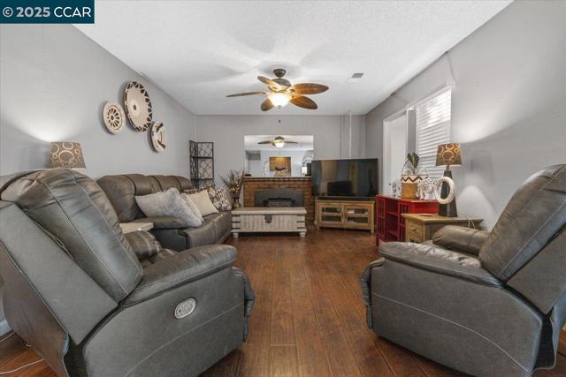 2644 E Olivera Rd, Concord CA: https://media.crmls.org/mediaz/ce95de9e-d4c1-43e4-8b68-c755c2b3d839.jpg