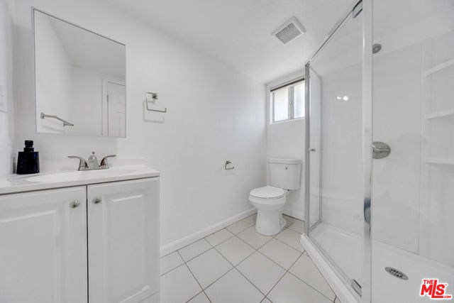 1286 W 39th Place, Los Angeles CA: https://media.crmls.org/mediaz/ce960115-aa64-48dd-8cd1-35d7feedd22e.jpg