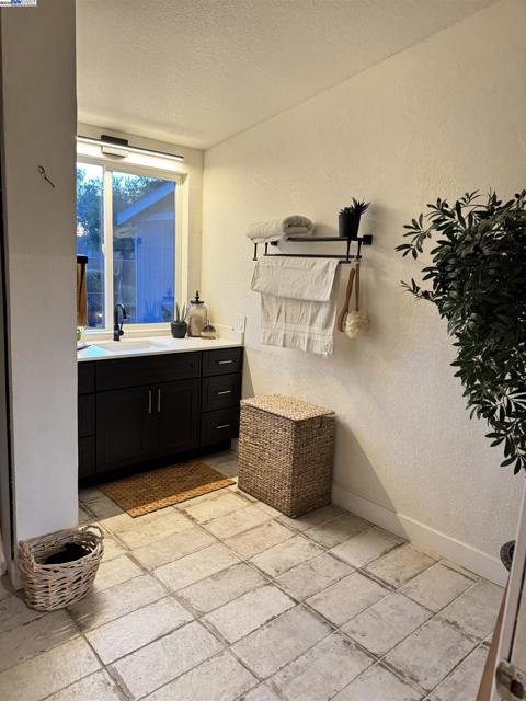 14 Blue Teal Ct, Lodi CA: https://media.crmls.org/mediaz/ce969068-68e2-4125-8296-24c53e0b0b23.jpg