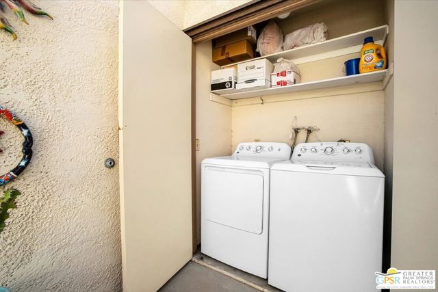 733 N Via Acapulco, Palm Springs CA: https://media.crmls.org/mediaz/ce96e50f-9fa5-4960-8a98-535caeb4c96e.jpg