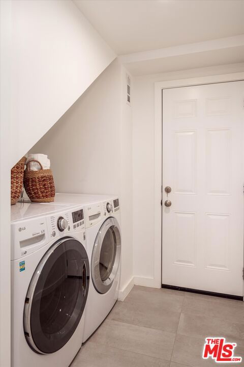 7420 Cervantes Place, Los Angeles CA: https://media.crmls.org/mediaz/ce96e854-13fd-4593-9f35-415631fc3767.jpg