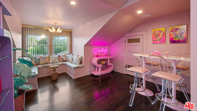 601 S Windsor Boulevard, Los Angeles CA: https://media.crmls.org/mediaz/ce973b82-c359-4716-811d-996fcdb78bae.jpg