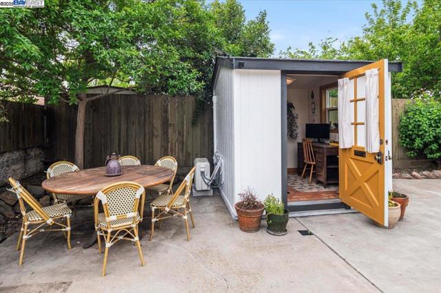 3231 Esperanza Dr, Concord CA: https://media.crmls.org/mediaz/ce9762ec-2f49-4a25-b1e6-4b887302b312.jpg
