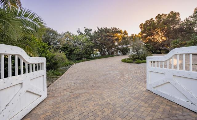5333 Los Mirlitos, Rancho Santa Fe CA: https://media.crmls.org/mediaz/ce985115-fb2b-4376-932f-224ea7e22478.jpg