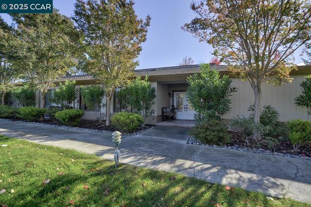 2424 Tice Creek Dr., Walnut Creek CA: https://media.crmls.org/mediaz/ce98db62-5df7-46ee-8e77-804113619491.jpg