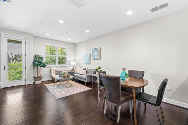 389 Basswood Cmn, Livermore CA: https://media.crmls.org/mediaz/ce98f22a-0f1a-4dc5-a3f7-9061babdf8ec.jpg