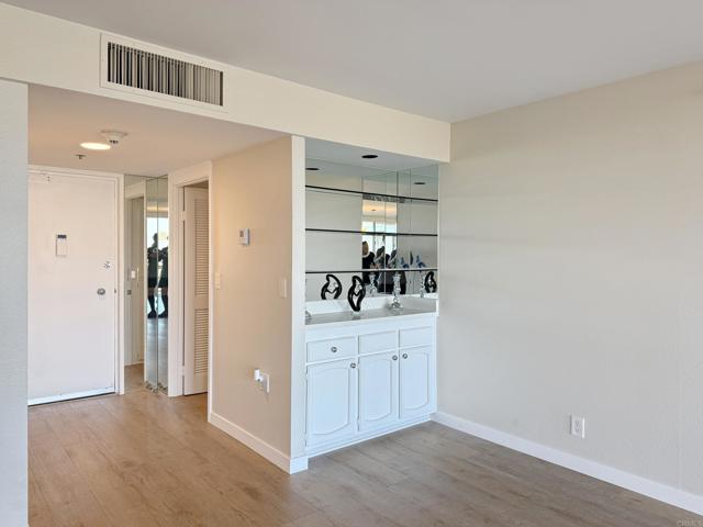 1820 Avenida del Mundo, Coronado CA: https://media.crmls.org/mediaz/ce992dd1-de07-4a32-beb7-f2420edfc95c.jpg