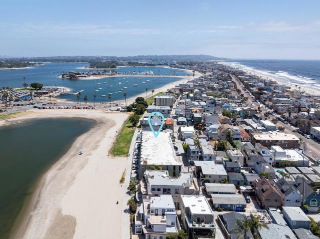 3750 Bayside Walk, San Diego CA: https://media.crmls.org/mediaz/ce999272-a6ce-47ee-a9fe-984e9e741536.jpg