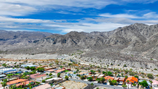 54677 Avenida Diaz, La Quinta CA: https://media.crmls.org/mediaz/ce9a3355-32a8-4cf2-a740-801e0caf611e.jpg