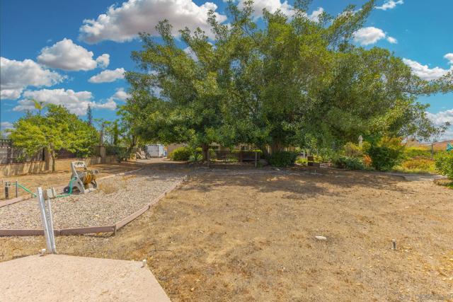 3445 Lomas Serenas Dr, Escondido CA: https://media.crmls.org/mediaz/ce9a596c-4647-44b1-be46-7645b16d76e3.jpg