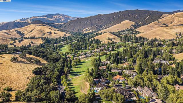 91 RED CYPRESS CT, Danville CA: https://media.crmls.org/mediaz/ce9ad5f7-d116-4e7d-8234-4b3b53101236.jpg