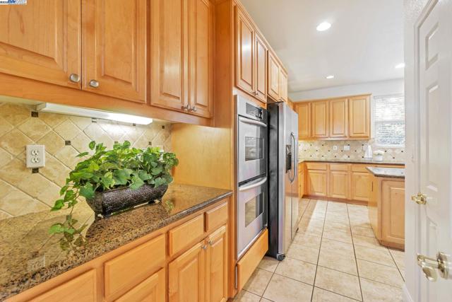 135 Cara Ct, Walnut Creek CA: https://media.crmls.org/mediaz/ce9ae778-41ce-401c-b9c5-926b10c0f426.jpg