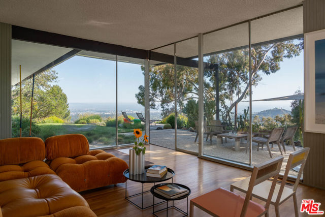 1531 N Tigertail Road, Los Angeles CA: https://media.crmls.org/mediaz/ce9b0a69-cfe0-4d7c-b6ef-bfc3f9823ae3.jpg