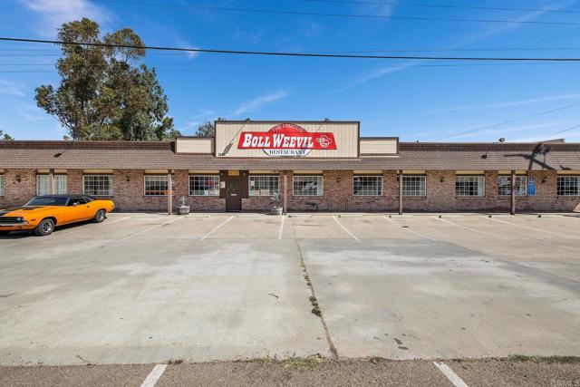 2548 Main Street, Ramona CA: https://media.crmls.org/mediaz/ce9b902b-bd43-49c8-a724-9f726fe73bdf.jpg
