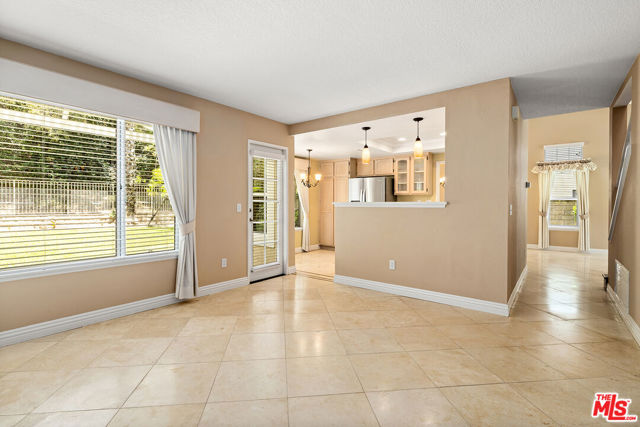 27050 Riversbridge Way, Valencia CA: https://media.crmls.org/mediaz/ce9c1351-616b-41e5-9e5e-209b15ffd98b.jpg
