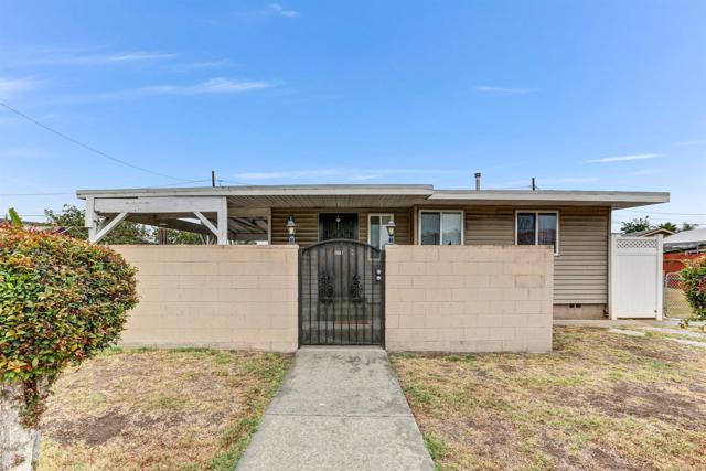 Detail Gallery Image 1 of 27 For 737 41 44th St, San Diego,  CA 92102 - 4 Beds | 2 Baths