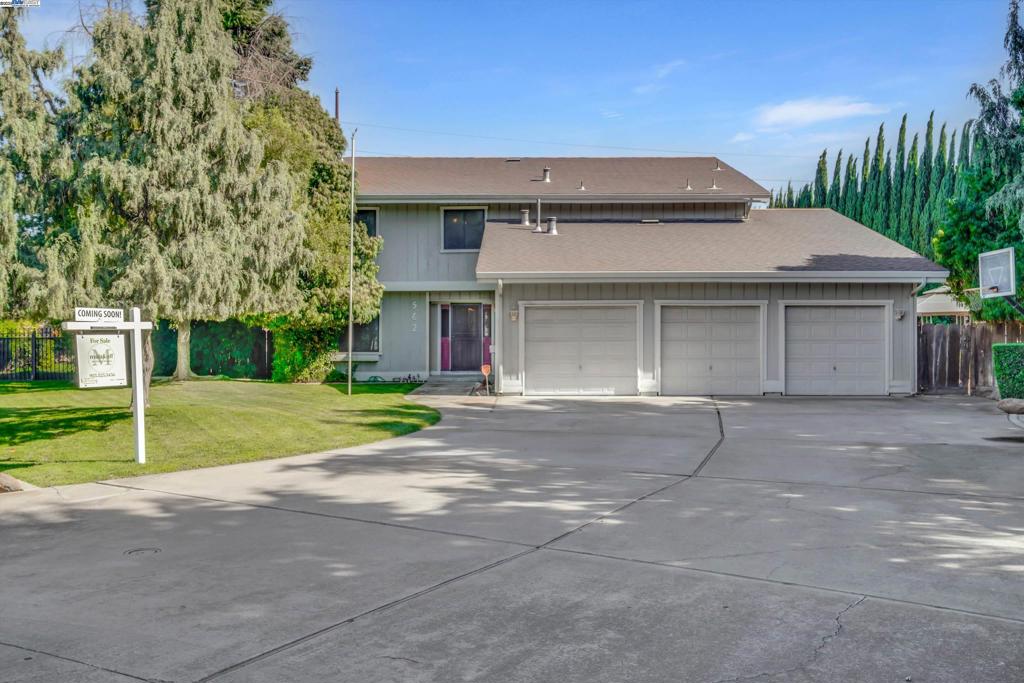 562 Greenview Pl