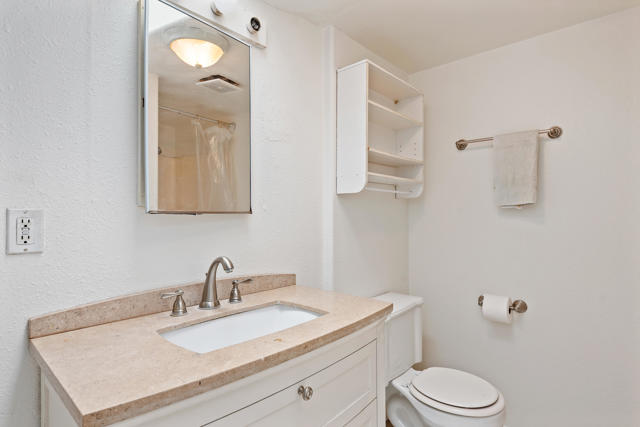 8530 N Ventura Avenue, Ventura CA: https://media.crmls.org/mediaz/ce9e2ba2-401d-49a2-aa7b-7f10fb3d03b1.jpg