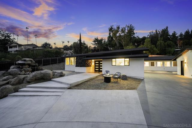 11388 Lorena Ln, El Cajon CA: https://media.crmls.org/mediaz/ce9e8cdb-399e-4e94-b475-e05d55c8e442.jpg
