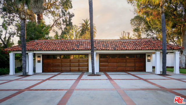 18625 Wells Drive, Tarzana CA: https://media.crmls.org/mediaz/ce9e9345-c8f4-46d7-b99b-d456a8991974.jpg