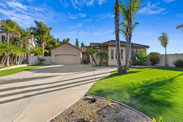 2157 Hidden Springs Dr, El Cajon CA: https://media.crmls.org/mediaz/ce9f7b6d-4b75-48f0-8cd0-dc8704016d37.jpg