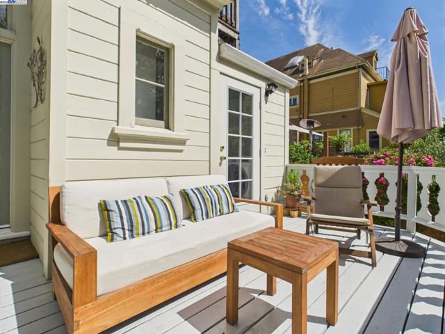 1709 Myrtle St, Oakland CA: https://media.crmls.org/mediaz/ce9fefd1-b94b-4e47-b417-560888d2e968.jpg