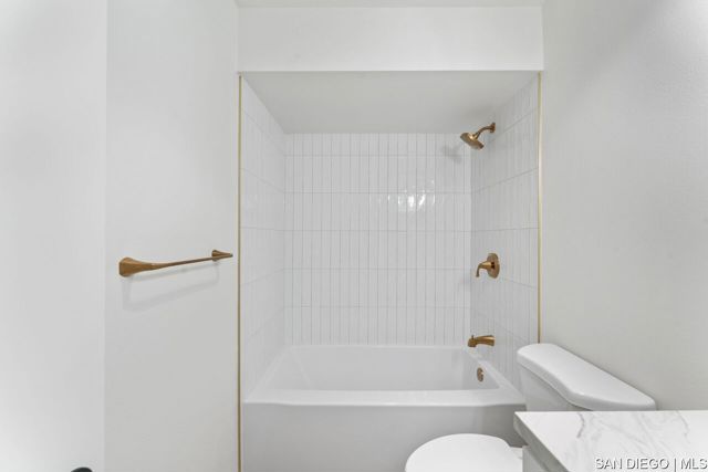 4855 Cole ST, San Diego CA: https://media.crmls.org/mediaz/cea031de-726b-41e0-9391-7385fe36f342.jpg