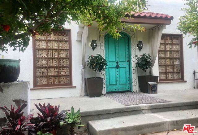 2116 3rd Street, Santa Monica CA: https://media.crmls.org/mediaz/cea04615-9cdf-43ae-882e-b41bc859f3c8.jpg