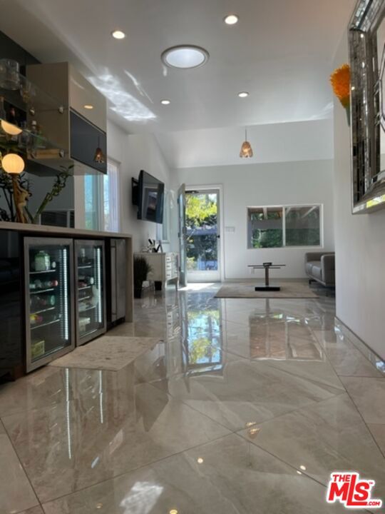 425 Sunridge Street, Playa del Rey CA: https://media.crmls.org/mediaz/cea056a6-e4c1-4144-93ea-3ecb121c8161.jpg