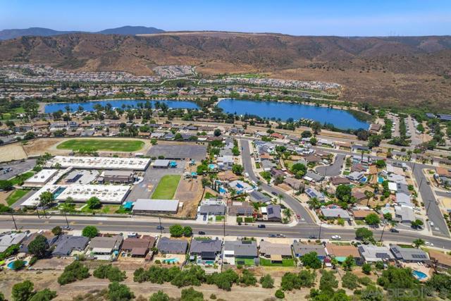 10231 Settle Rd, Santee CA: https://media.crmls.org/mediaz/cea0726a-bfbb-476b-bf98-768cc6017935.jpg