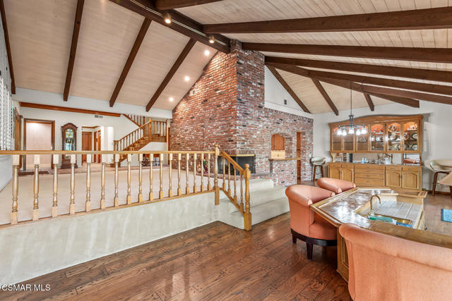 1275 Westwind Circle, Westlake Village CA: https://media.crmls.org/mediaz/cea07eeb-e423-4a12-8722-08fd89ecf293.jpg
