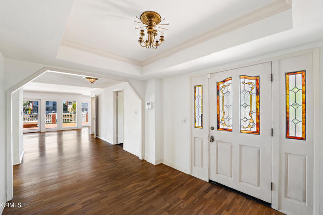 2851 Seahorse Avenue, Ventura CA: https://media.crmls.org/mediaz/cea08473-9335-485b-a165-e27b0a87bbfb.jpg