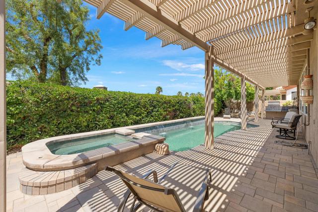 44085 Royal Troon Drive, Indio CA: https://media.crmls.org/mediaz/cea0a408-f5e4-4561-8d40-891c42d0b3c8.jpg