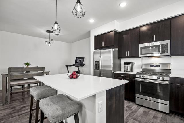 5402 Sand Arch Ln 199, San Diego CA: https://media.crmls.org/mediaz/cea1b40e-d474-41b2-abbf-5e385804cacb.jpg