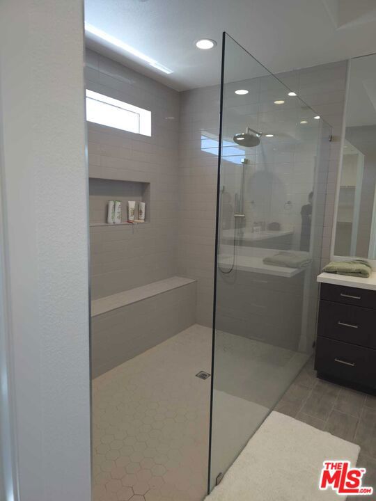 Image 14 of 1 For 49901 Crescent