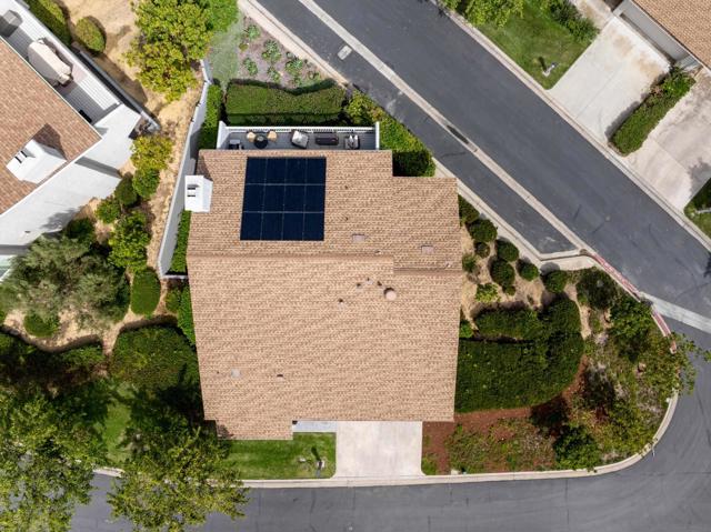 5719 Caminito Norte, La Jolla CA: https://media.crmls.org/mediaz/cea2bf61-503a-43ea-83c3-c9622e07894c.jpg