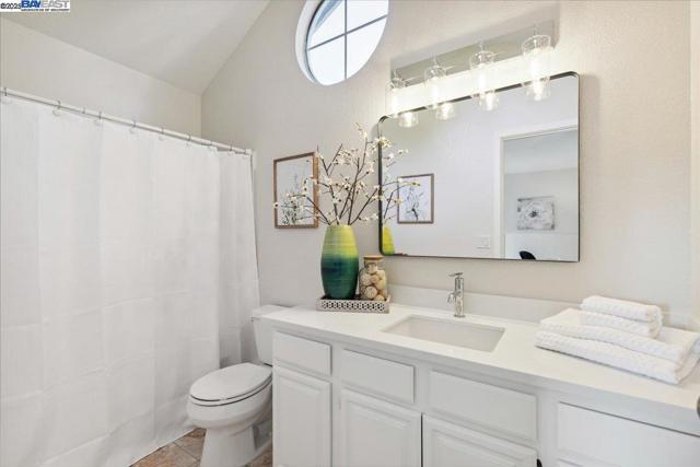 2211 Oakland Ave, Pleasanton CA: https://media.crmls.org/mediaz/cea2ecb0-3a65-4022-9ce3-1d2b16f538e3.jpg