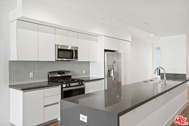 11818 Dorothy Street, Los Angeles CA: https://media.crmls.org/mediaz/cea30c67-20f6-4675-b208-fd2449474a95.jpg