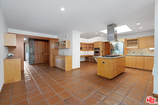 5942 Paseo Canyon Drive, Malibu CA: https://media.crmls.org/mediaz/cea31fdd-a4e3-4b97-a8c0-488c368b892d.jpg